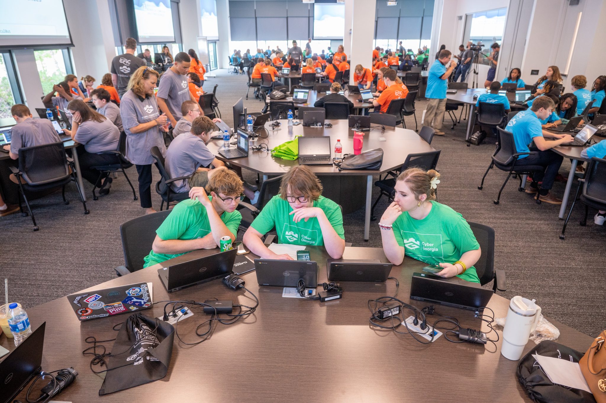 Students participate in CTF.